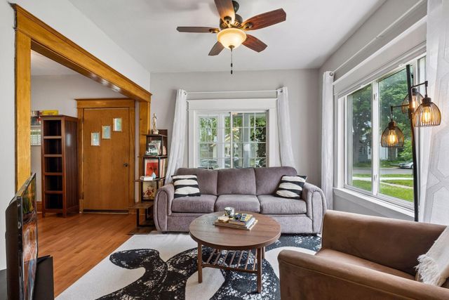 1262 Charles Avenue, Saint Paul, MN 55104