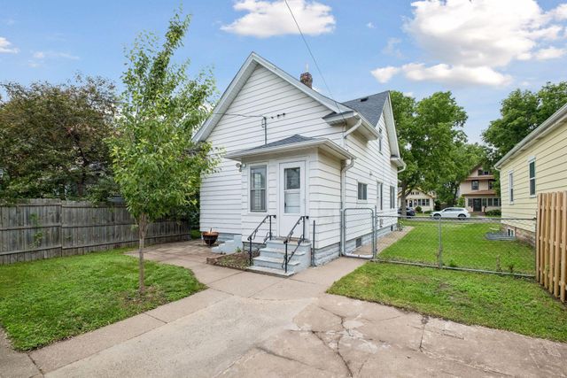 1262 Charles Avenue, Saint Paul, MN 55104