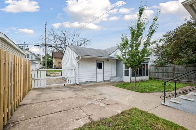 1262 Charles Avenue, Saint Paul, MN 55104