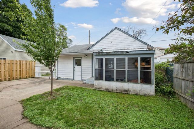 1262 Charles Avenue, Saint Paul, MN 55104