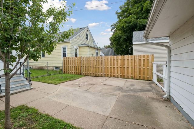 1262 Charles Avenue, Saint Paul, MN 55104