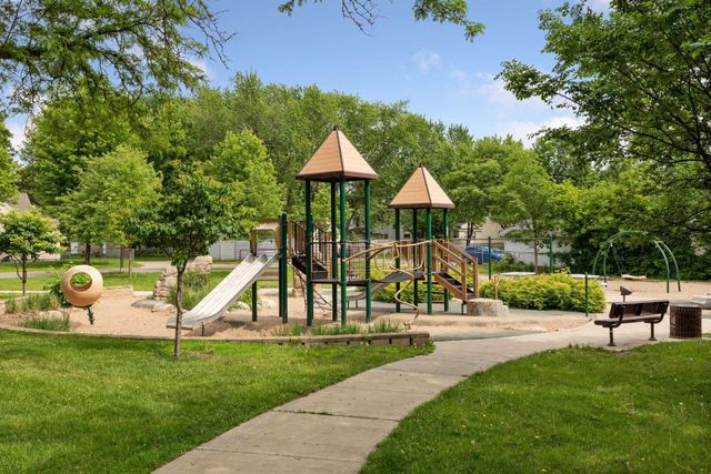 1262 Charles Avenue, Saint Paul, MN 55104