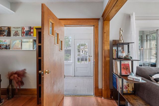 1262 Charles Avenue, Saint Paul, MN 55104