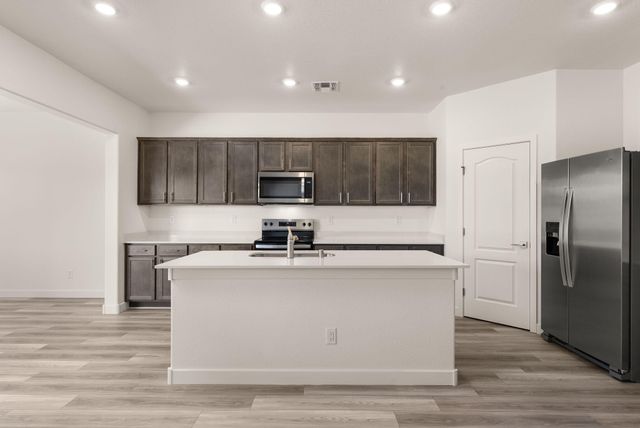 832 Calle De Las Rosas, Belen, NM 87002