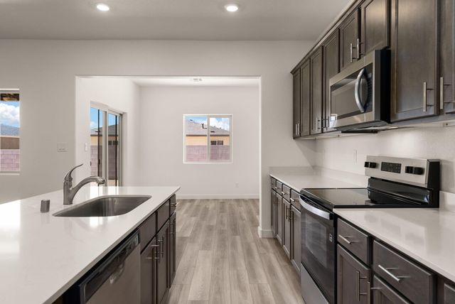 832 Calle De Las Rosas, Belen, NM 87002