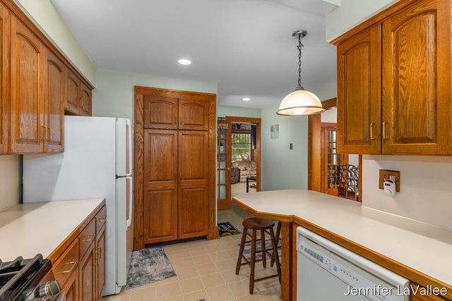 17 Burr Oak Street Ne, City Of Grand Rapids, MI 49505