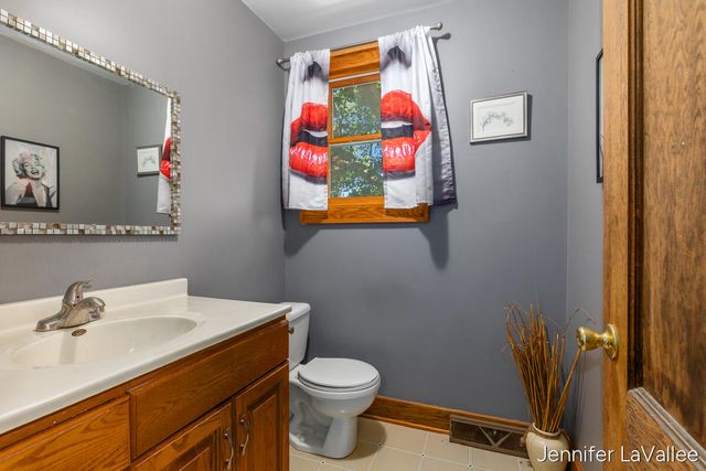 17 Burr Oak Street Ne, City Of Grand Rapids, MI 49505