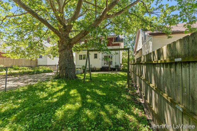 17 Burr Oak Street Ne, City Of Grand Rapids, MI 49505