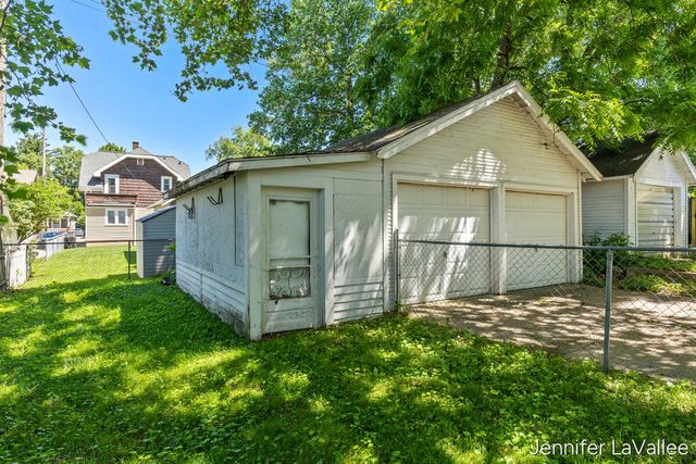 17 Burr Oak Street Ne, City Of Grand Rapids, MI 49505