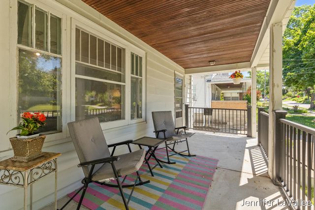17 Burr Oak Street Ne, City Of Grand Rapids, MI 49505