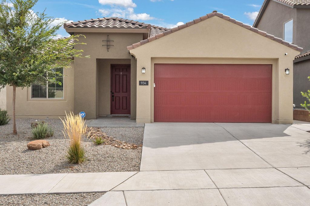934 Zafiro Road SE, Rio Rancho, NM 87124