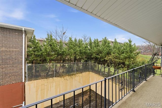 10387 Forest Brook Lane F, St Louis, MO 63146