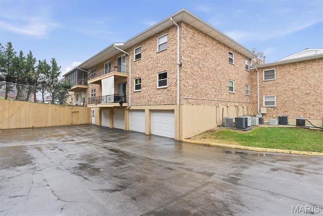 10387 Forest Brook Lane F, St Louis, MO 63146