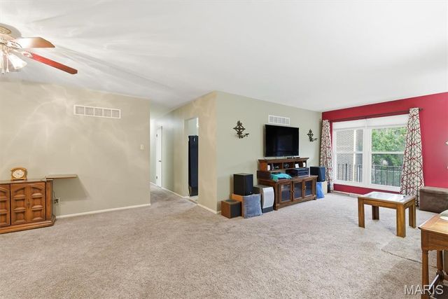 10387 Forest Brook Lane F, St Louis, MO 63146