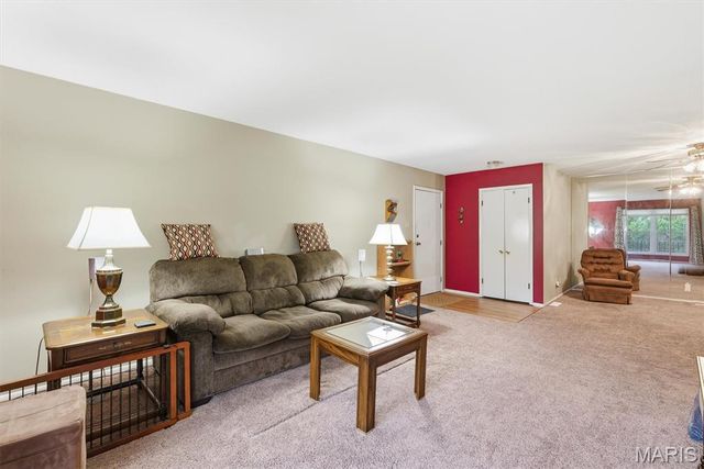 10387 Forest Brook Lane F, St Louis, MO 63146