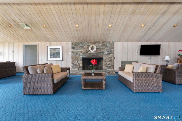 20 Harbour Village A, Branford, CT 06405