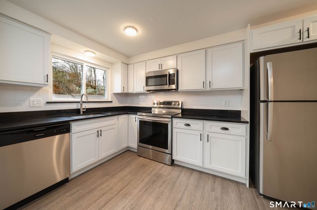 20 Harbour Village A, Branford, CT 06405