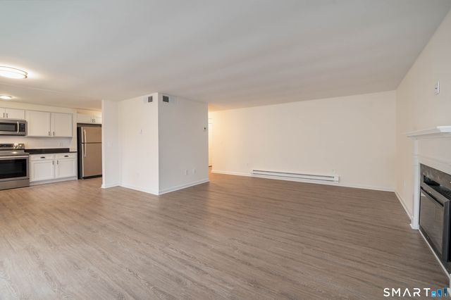 20 Harbour Village A, Branford, CT 06405