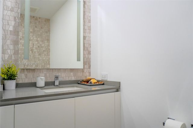 88 SW 7 2112, Miami, FL 33130