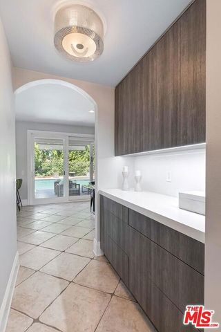 4131 Troost Avenue, Studio City, CA 91604