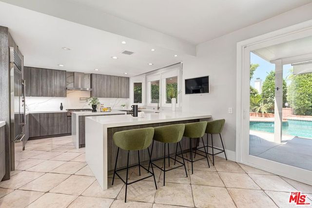 4131 Troost Avenue, Studio City, CA 91604
