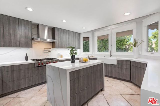 4131 Troost Avenue, Studio City, CA 91604