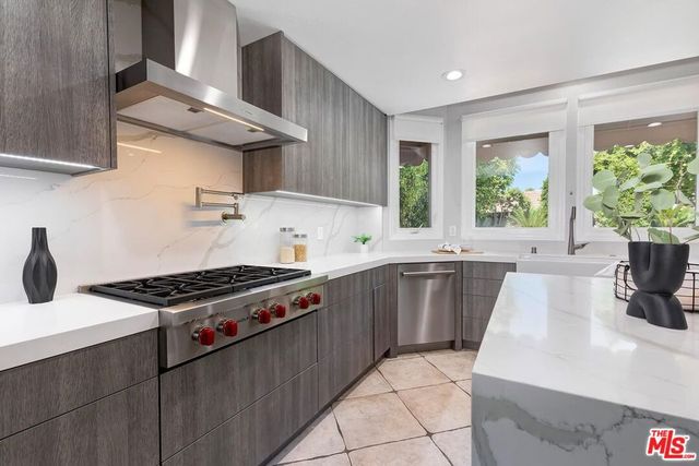 4131 Troost Avenue, Studio City, CA 91604