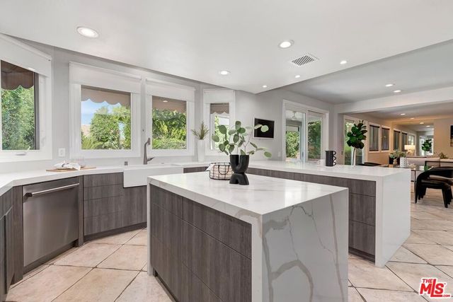 4131 Troost Avenue, Studio City, CA 91604