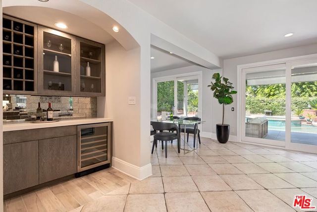 4131 Troost Avenue, Studio City, CA 91604