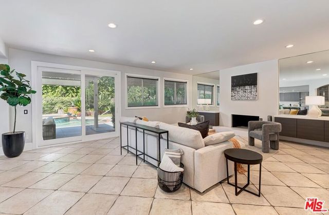 4131 Troost Avenue, Studio City, CA 91604
