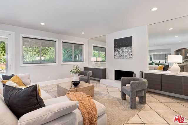 4131 Troost Avenue, Studio City, CA 91604