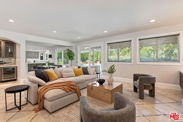 4131 Troost Avenue, Studio City, CA 91604
