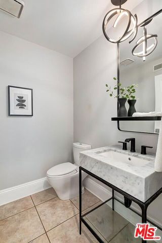 4131 Troost Avenue, Studio City, CA 91604