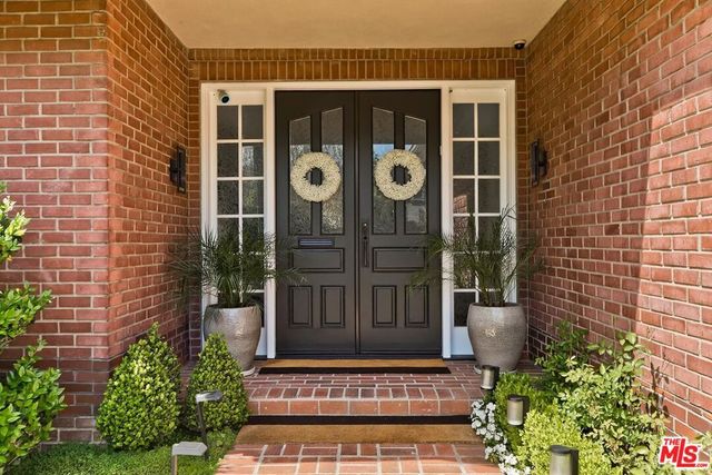 4131 Troost Avenue, Studio City, CA 91604