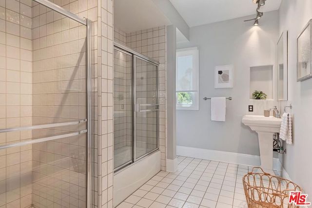 4131 Troost Avenue, Studio City, CA 91604