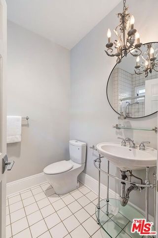 4131 Troost Avenue, Studio City, CA 91604