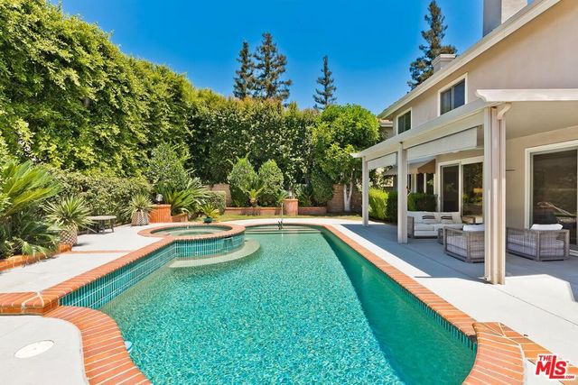 4131 Troost Avenue, Studio City, CA 91604