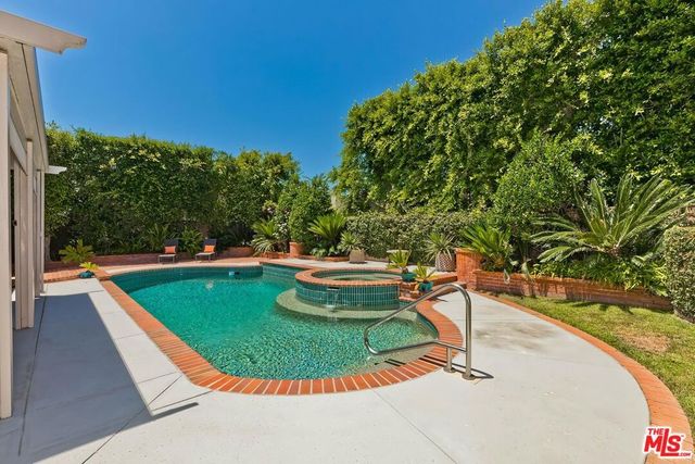 4131 Troost Avenue, Studio City, CA 91604