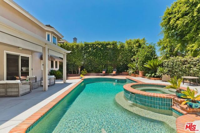 4131 Troost Avenue, Studio City, CA 91604