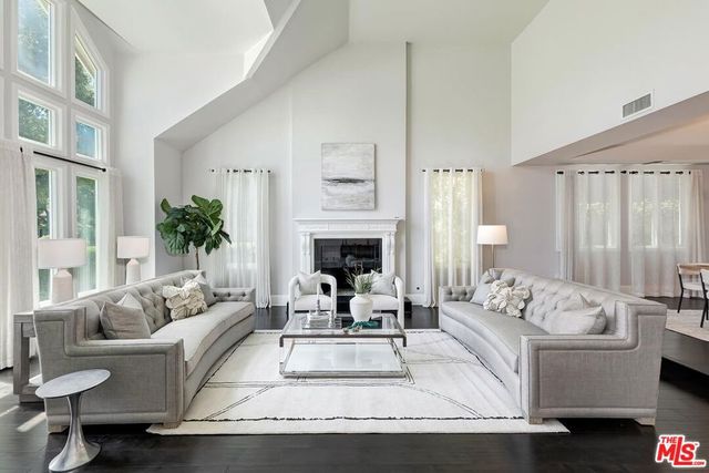 4131 Troost Avenue, Studio City, CA 91604