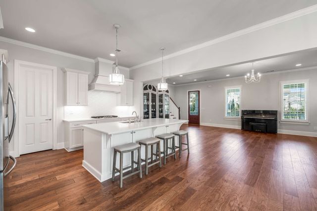 917 Dauphine St, Nashville, TN 37221