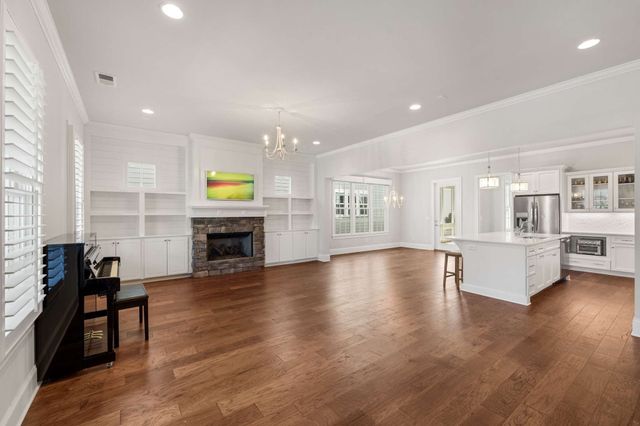 917 Dauphine St, Nashville, TN 37221