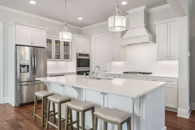 917 Dauphine St, Nashville, TN 37221