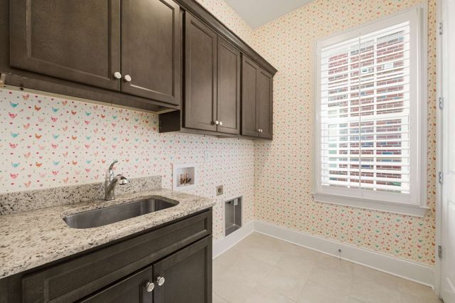 917 Dauphine St, Nashville, TN 37221