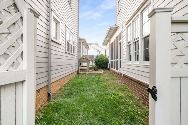 917 Dauphine St, Nashville, TN 37221