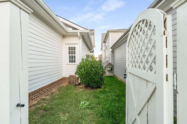 917 Dauphine St, Nashville, TN 37221