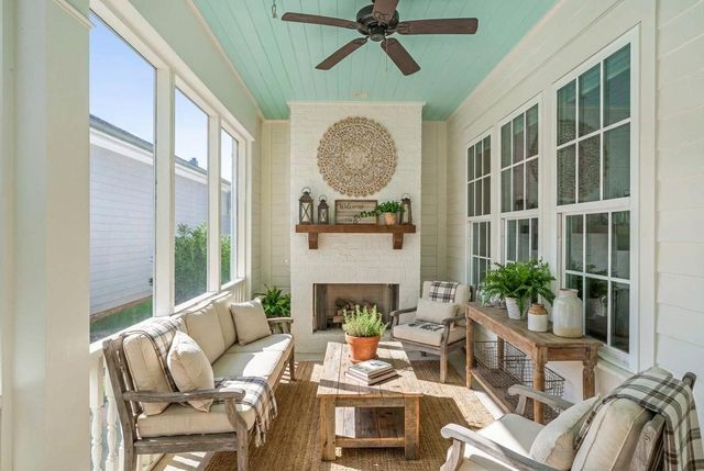 917 Dauphine St, Nashville, TN 37221