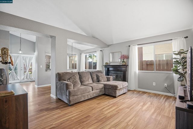 232 Case Dr, Pittsburg, CA 94565