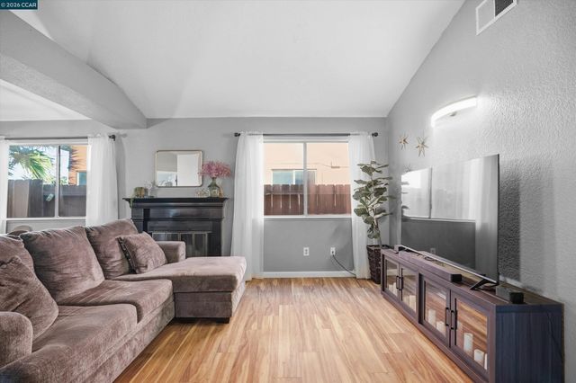 232 Case Dr, Pittsburg, CA 94565