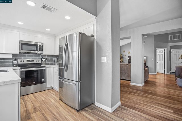 232 Case Dr, Pittsburg, CA 94565